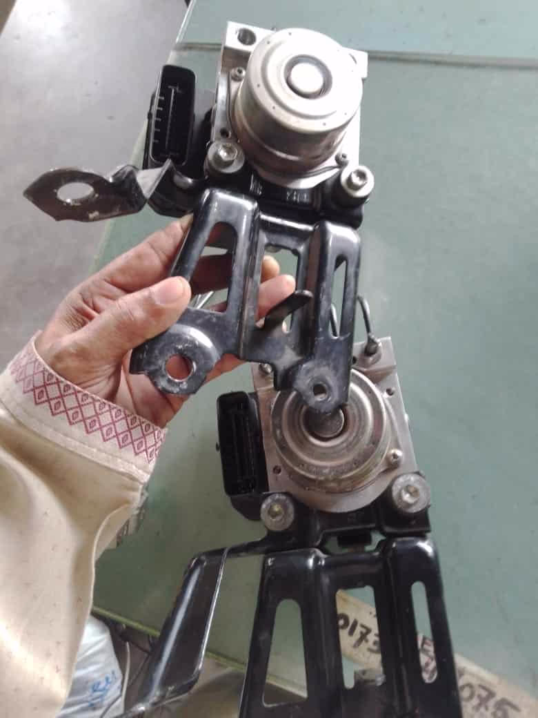 Toyota Genuine Corolla fielder ABS brakes actuator - Image 5