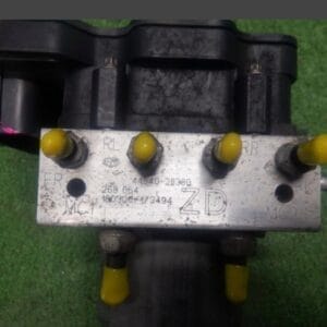 Noah DBA-ZRR85G ABS Actuator 070 japan